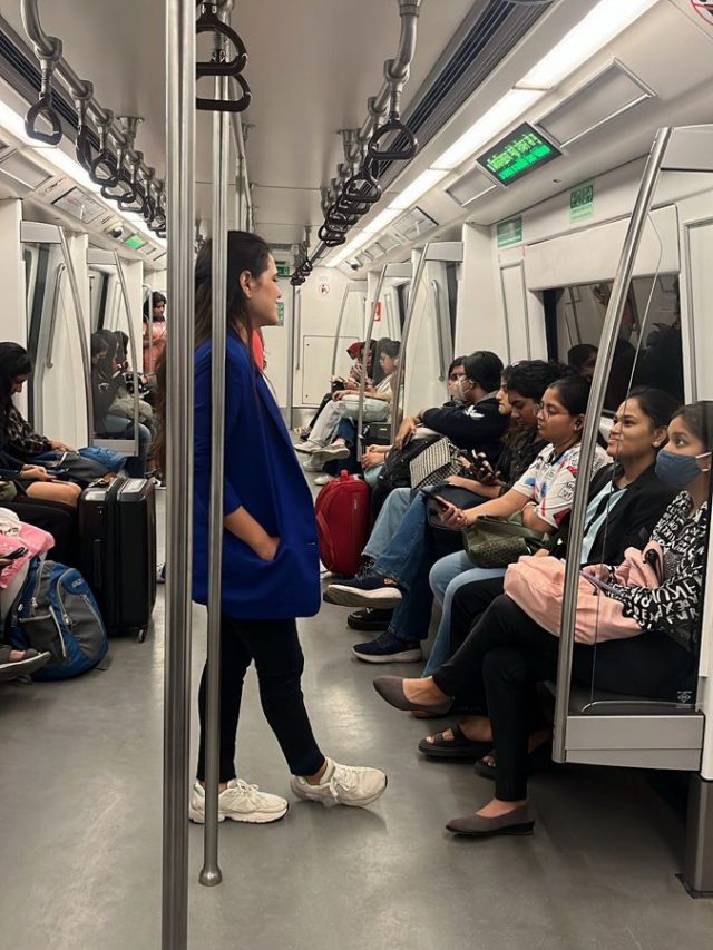 अगर दिल्ली मेट्रो के महिला कोच में करते हैं सफर ,तो लगेगा जुर्माना